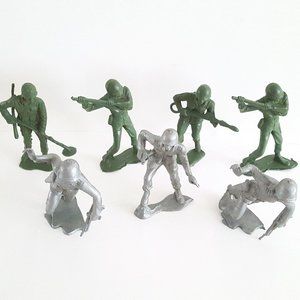 Vintage Plastic Soldiers Army Men 4 Green/3 Silver-gray 5" and 4"